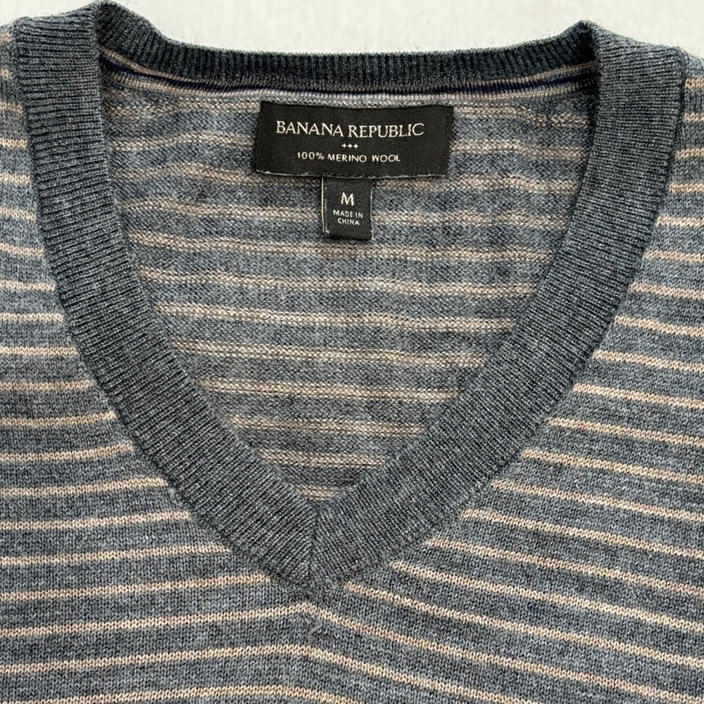 Banana Republic Women's Gray Striped V-Neck Sweater Medium 100% Merino Wool - Picture 2 of 7